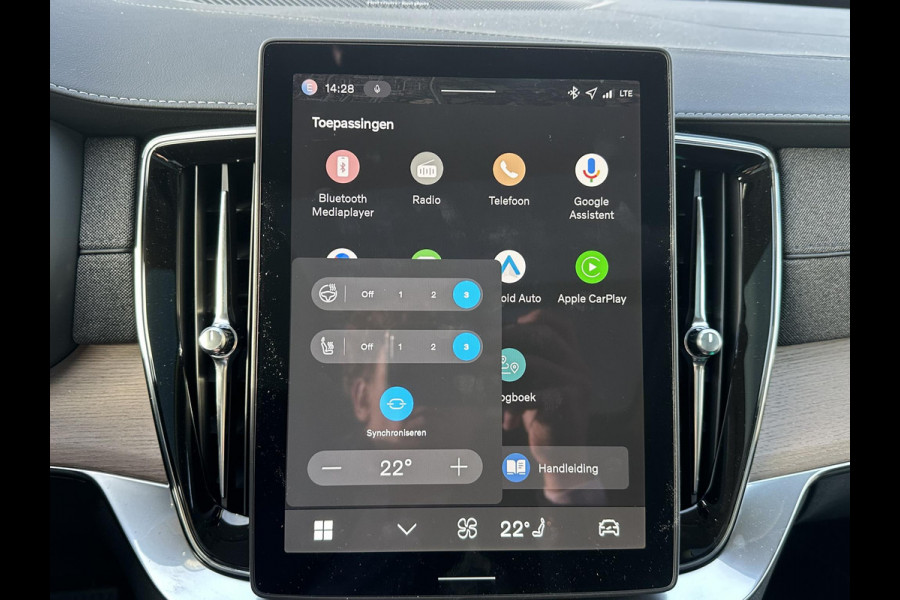 Volvo XC90 2.0 T8 Plug-in hybrid AWD Plus Dark 1000KM| VOL OPTIES!|FABRIEKSGARANTIE T/M 09-2027|  PANO| MEM. STOELEN| STOEL/ STUURVERW.| 360 CAMERA| DODE HOEK | ACHTERBANK VERWARMD|