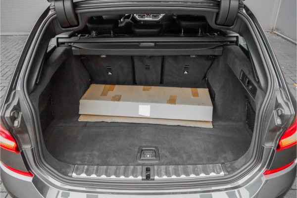 BMW 3 Serie Touring 330i M-Sport Pano Leder H/K Trekhaak 19"