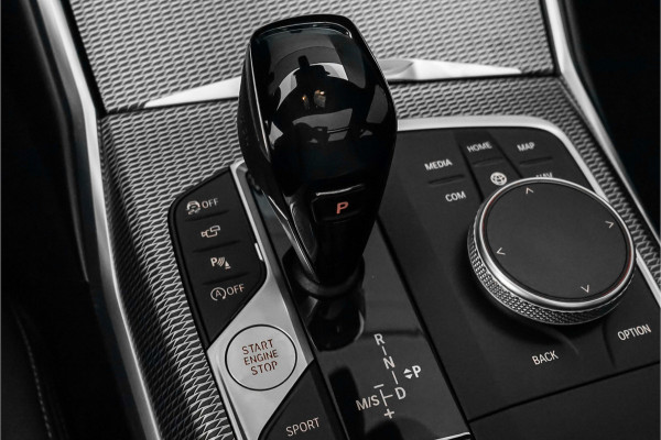 BMW 3 Serie Touring 330i M-Sport Pano Leder H/K Trekhaak 19"