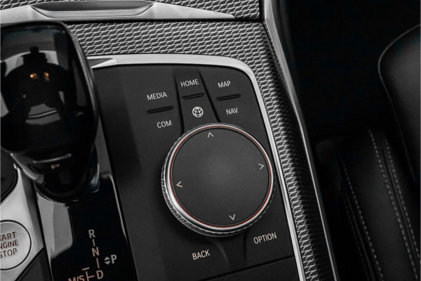 BMW 3 Serie Touring 330i M-Sport Pano Leder H/K Trekhaak 19"