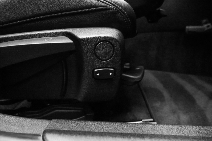 BMW 3 Serie Touring 330i M-Sport Pano Leder H/K Trekhaak 19"