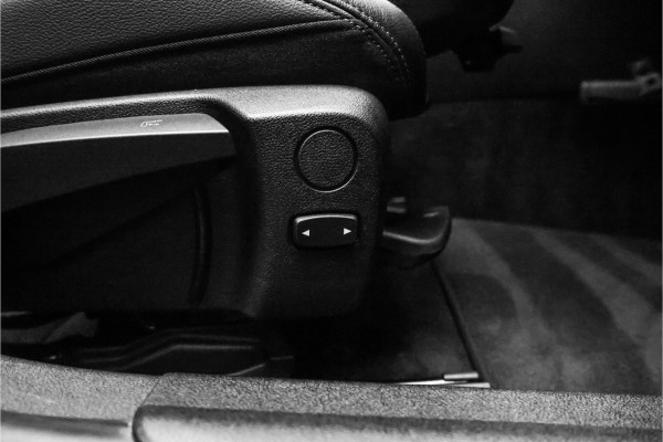 BMW 3 Serie Touring 330i M-Sport Pano Leder H/K Trekhaak 19"