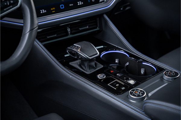 Volkswagen Touareg 3.0 TSi eHybrid 4MOTION R - Facelift | Panorama | Stoelkoeling & Massage | Luchtvering