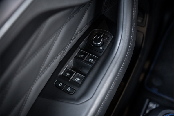 Volkswagen Touareg 3.0 TSi eHybrid 4MOTION R - Facelift | Panorama | Stoelkoeling & Massage | Luchtvering