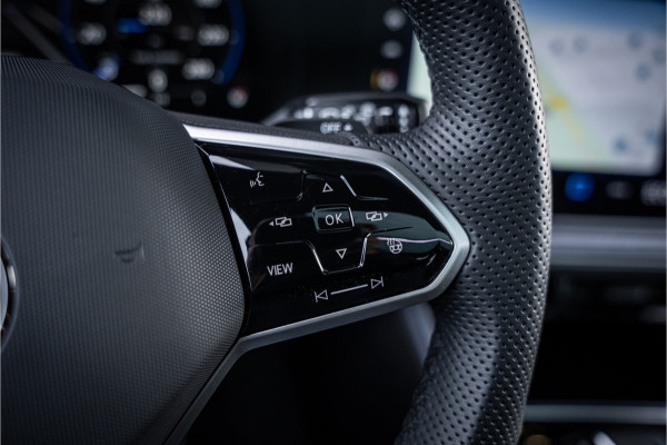 Volkswagen Touareg 3.0 TSi eHybrid 4MOTION R - Facelift | Panorama | Stoelkoeling & Massage | Luchtvering