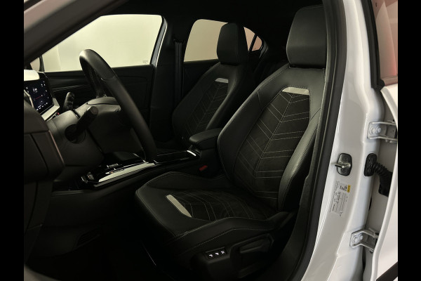 Opel Mokka Electric Ultimate 50 kWh Topstaat zeer sportieve Mokka! |   Multimedia | Navi Pro | Zwart dak en motorkap!