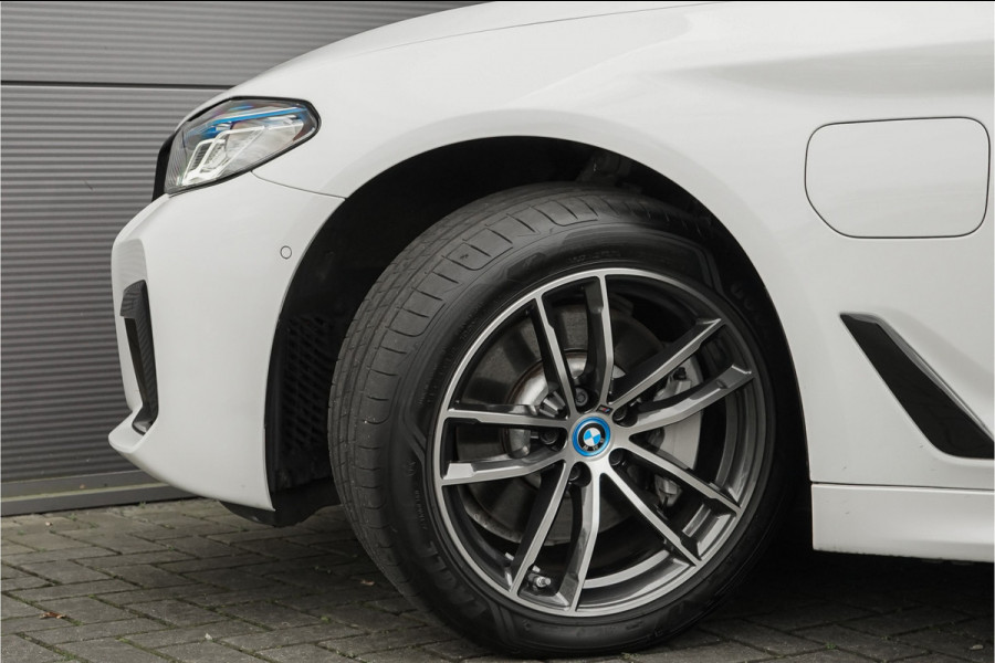 BMW 5 Serie Touring 530e Business Edition M-Sport Laser Trekhaak HUD