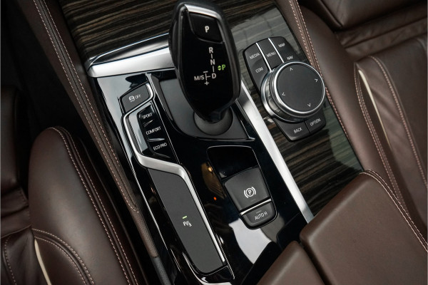 BMW 5 Serie Touring 530i High Ex M-Sport Pano HUD Camera Memory Seats