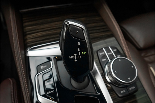 BMW 5 Serie Touring 530i High Ex M-Sport Pano HUD Camera Memory Seats