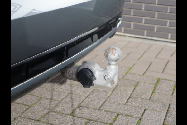 Volvo XC90 2.0 T8 Twin Engine AWD Inscription Automaat / 7 Persoons / Panoramadak / Harman Kardon / Comfortstoelen / Trekhaak / 20 Inch / Stoelverwarming / Achteruitrijcamera / LED / Elektrisch Verstelbare Stoelen