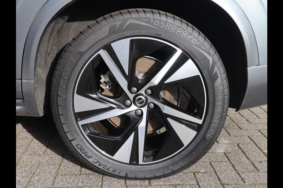 Volvo XC90 2.0 T8 Twin Engine AWD Inscription Automaat / 7 Persoons / Panoramadak / Harman Kardon / Comfortstoelen / Trekhaak / 20 Inch / Stoelverwarming / Achteruitrijcamera / LED / Elektrisch Verstelbare Stoelen