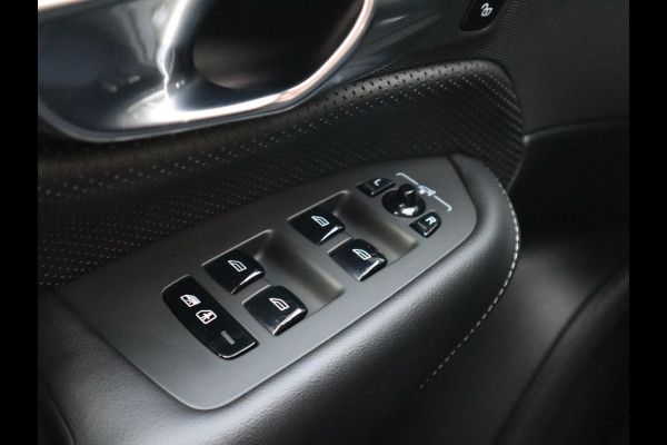 Volvo XC90 2.0 T8 Twin Engine AWD Inscription Automaat / 7 Persoons / Panoramadak / Harman Kardon / Comfortstoelen / Trekhaak / 20 Inch / Stoelverwarming / Achteruitrijcamera / LED / Elektrisch Verstelbare Stoelen