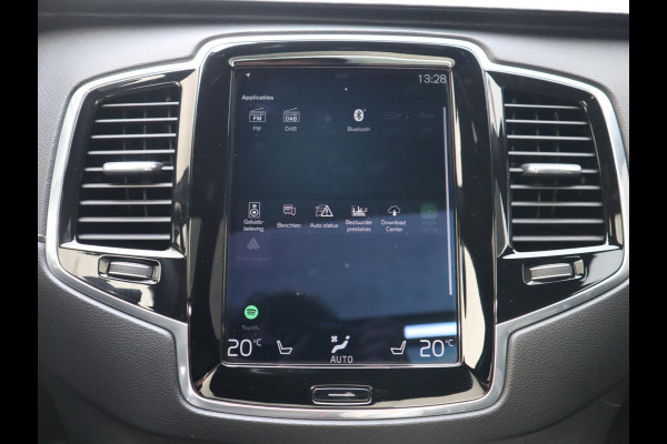 Volvo XC90 2.0 T8 Twin Engine AWD Inscription Automaat / 7 Persoons / Panoramadak / Harman Kardon / Comfortstoelen / Trekhaak / 20 Inch / Stoelverwarming / Achteruitrijcamera / LED / Elektrisch Verstelbare Stoelen