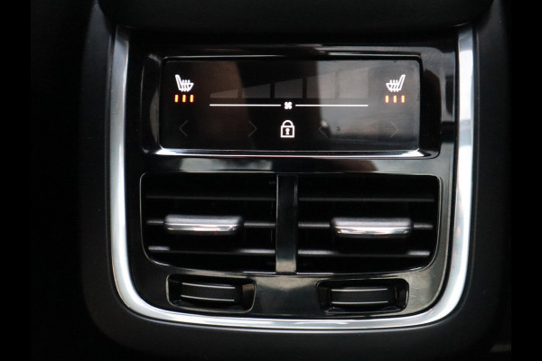 Volvo XC90 2.0 T8 Twin Engine AWD Inscription Automaat / 7 Persoons / Panoramadak / Harman Kardon / Comfortstoelen / Trekhaak / 20 Inch / Stoelverwarming / Achteruitrijcamera / LED / Elektrisch Verstelbare Stoelen