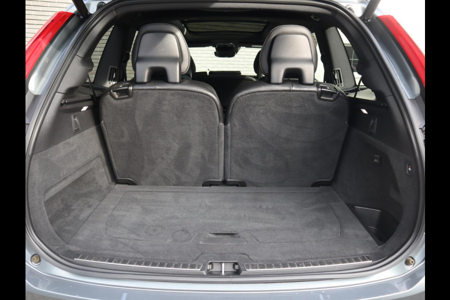 Volvo XC90 2.0 T8 Twin Engine AWD Inscription Automaat / 7 Persoons / Panoramadak / Harman Kardon / Comfortstoelen / Trekhaak / 20 Inch / Stoelverwarming / Achteruitrijcamera / LED / Elektrisch Verstelbare Stoelen