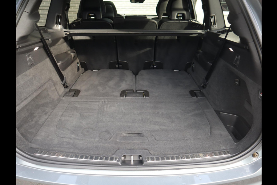 Volvo XC90 2.0 T8 Twin Engine AWD Inscription Automaat / 7 Persoons / Panoramadak / Harman Kardon / Comfortstoelen / Trekhaak / 20 Inch / Stoelverwarming / Achteruitrijcamera / LED / Elektrisch Verstelbare Stoelen