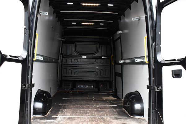 MAN TGE 35 2.0 L4H3 Black Edition Camera, Cruise, Carplay, LED, 177PK, Multimedia, Clima, Stoelverarming, Automaat, Uniek!