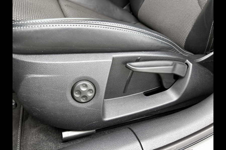 Audi A3 SPORTBACK 35 TFSI CoD S-Line (DIGITALE COCKPIT, STOELVERWARMING, LED, DEALER ONDERHOUDEN)