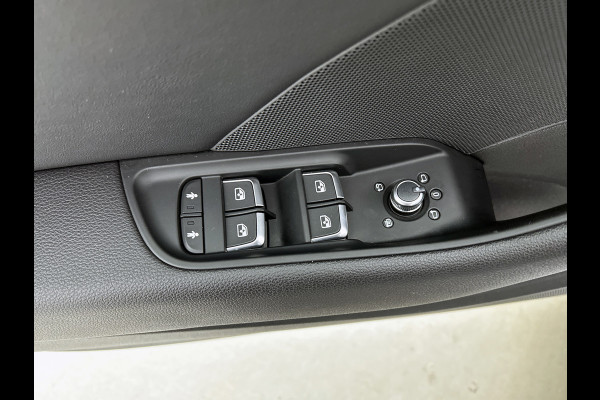 Audi A3 SPORTBACK 35 TFSI CoD S-Line (DIGITALE COCKPIT, STOELVERWARMING, LED, DEALER ONDERHOUDEN)