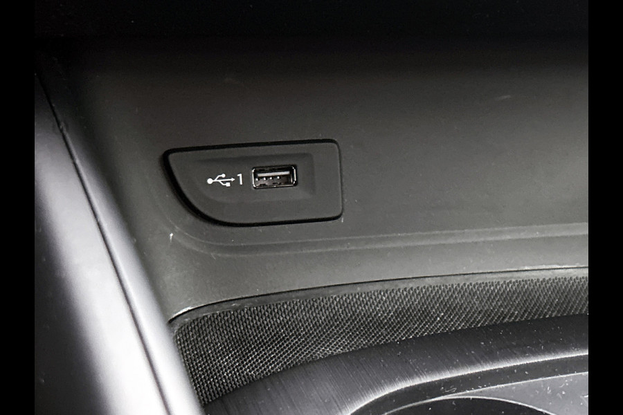 Audi A3 SPORTBACK 35 TFSI CoD S-Line (DIGITALE COCKPIT, STOELVERWARMING, LED, DEALER ONDERHOUDEN)