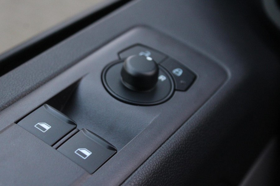 Ford Transit Custom 340 2.5 PHEV L2H1 Trend Kombi |  Prijs is incl. BTW incl. BPM | 9- PERSOONS | Excl. BTW incl. BPM kost deze Custom 45.062,- | Privacy Glass |