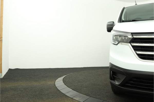 Renault Trafic 2.0 dCi 130 T30 L2H1 Luxe Excl. BTW Airco - Cruise Control - Bluetooth - Trekhaak - Parkeersensor Achter - Zijschuifdeur Rechts - 12 Maanden BOVAG Garantie
