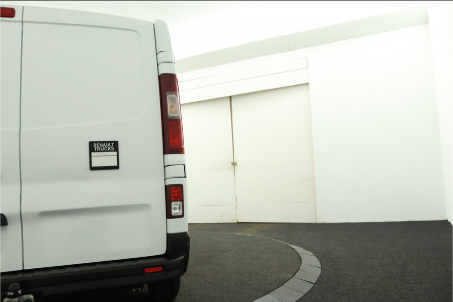 Renault Trafic 2.0 dCi 130 T30 L2H1 Luxe Excl. BTW Airco - Cruise Control - Bluetooth - Trekhaak - Parkeersensor Achter - Zijschuifdeur Rechts - 12 Maanden BOVAG Garantie
