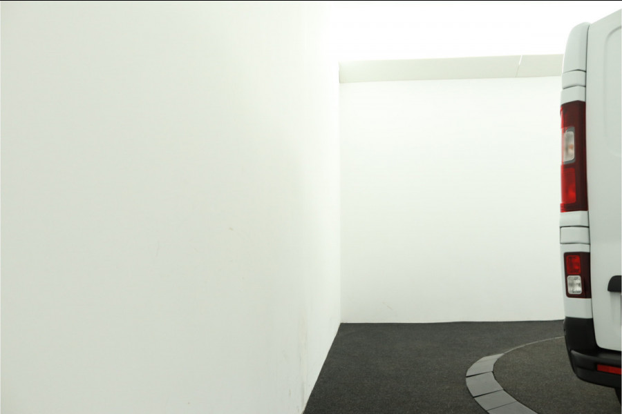 Renault Trafic 2.0 dCi 130 T30 L2H1 Luxe Excl. BTW Airco - Cruise Control - Bluetooth - Trekhaak - Parkeersensor Achter - Zijschuifdeur Rechts - 12 Maanden BOVAG Garantie