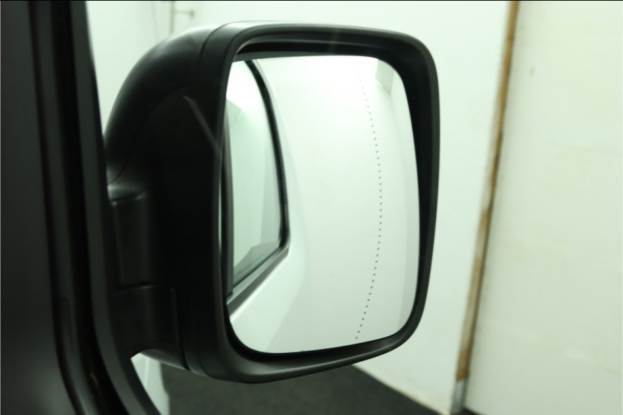 Renault Trafic 2.0 dCi 130 T30 L2H1 Luxe Excl. BTW Airco - Cruise Control - Bluetooth - Trekhaak - Parkeersensor Achter - Zijschuifdeur Rechts - 12 Maanden BOVAG Garantie