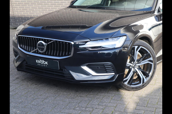 Volvo V60 2.0 T8 Plug-in hybrid AWD Ultimate Bright Automaat / Navigatiesysteem / Panoramadak / Trekhaak / Head-Up Display / Leder / Harman Kardon / Stoelverwarming / Achteruitrijcamera / Extra Getint Glas