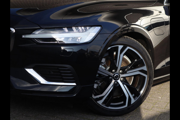 Volvo V60 2.0 T8 Plug-in hybrid AWD Ultimate Bright Automaat / Navigatiesysteem / Panoramadak / Trekhaak / Head-Up Display / Leder / Harman Kardon / Stoelverwarming / Achteruitrijcamera / Extra Getint Glas