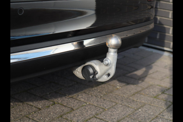 Volvo V60 2.0 T8 Plug-in hybrid AWD Ultimate Bright Automaat / Navigatiesysteem / Panoramadak / Trekhaak / Head-Up Display / Leder / Harman Kardon / Stoelverwarming / Achteruitrijcamera / Extra Getint Glas