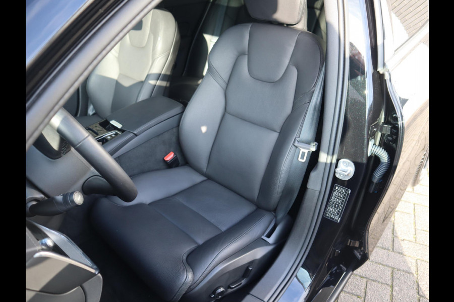 Volvo V60 2.0 T8 Plug-in hybrid AWD Ultimate Bright Automaat / Navigatiesysteem / Panoramadak / Trekhaak / Head-Up Display / Leder / Harman Kardon / Stoelverwarming / Achteruitrijcamera / Extra Getint Glas