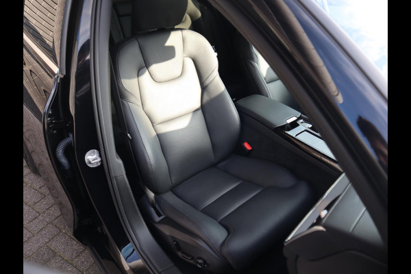 Volvo V60 2.0 T8 Plug-in hybrid AWD Ultimate Bright Automaat / Navigatiesysteem / Panoramadak / Trekhaak / Head-Up Display / Leder / Harman Kardon / Stoelverwarming / Achteruitrijcamera / Extra Getint Glas