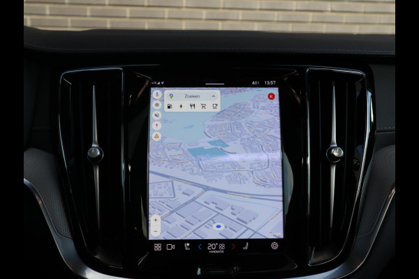 Volvo V60 2.0 T8 Plug-in hybrid AWD Ultimate Bright Automaat / Navigatiesysteem / Panoramadak / Trekhaak / Head-Up Display / Leder / Harman Kardon / Stoelverwarming / Achteruitrijcamera / Extra Getint Glas