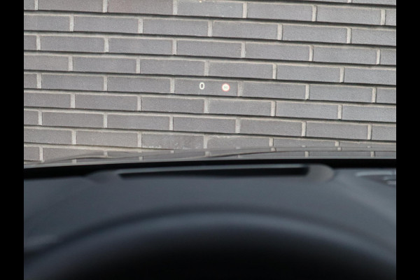 Volvo V60 2.0 T8 Plug-in hybrid AWD Ultimate Bright Automaat / Navigatiesysteem / Panoramadak / Trekhaak / Head-Up Display / Leder / Harman Kardon / Stoelverwarming / Achteruitrijcamera / Extra Getint Glas