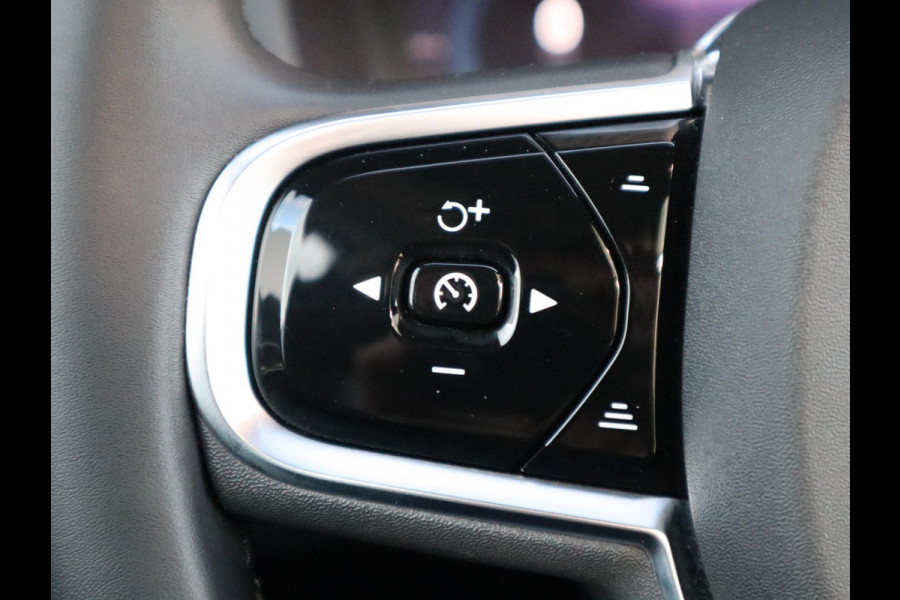 Volvo V60 2.0 T8 Plug-in hybrid AWD Ultimate Bright Automaat / Navigatiesysteem / Panoramadak / Trekhaak / Head-Up Display / Leder / Harman Kardon / Stoelverwarming / Achteruitrijcamera / Extra Getint Glas