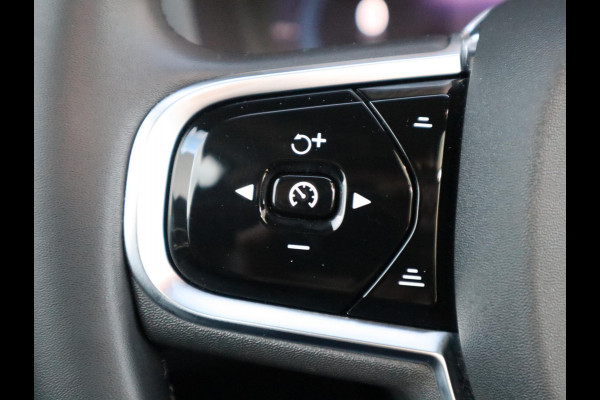 Volvo V60 2.0 T8 Plug-in hybrid AWD Ultimate Bright Automaat / Navigatiesysteem / Panoramadak / Trekhaak / Head-Up Display / Leder / Harman Kardon / Stoelverwarming / Achteruitrijcamera / Extra Getint Glas