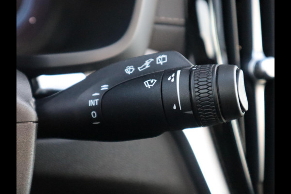 Volvo V60 2.0 T8 Plug-in hybrid AWD Ultimate Bright Automaat / Navigatiesysteem / Panoramadak / Trekhaak / Head-Up Display / Leder / Harman Kardon / Stoelverwarming / Achteruitrijcamera / Extra Getint Glas