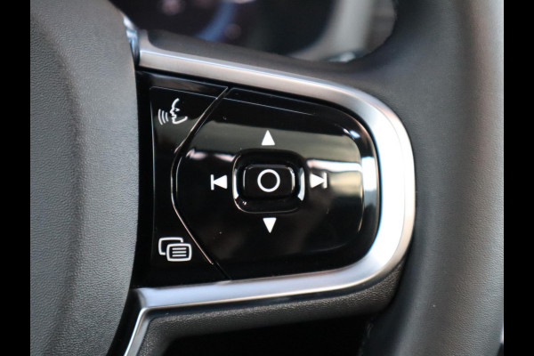 Volvo V60 2.0 T8 Plug-in hybrid AWD Ultimate Bright Automaat / Navigatiesysteem / Panoramadak / Trekhaak / Head-Up Display / Leder / Harman Kardon / Stoelverwarming / Achteruitrijcamera / Extra Getint Glas