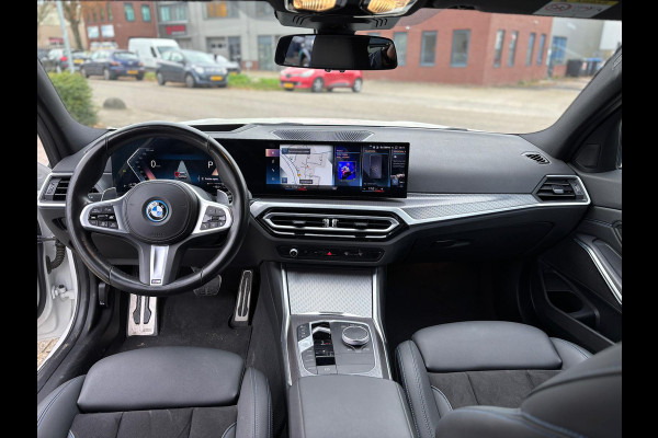 BMW 3 Serie Touring 320e Touring M-Sport PRO PHEV NAVIGATIE 360 CAMERA SPORT STOELEN HALF LEDEREN BEKLEDING BLACK STYLE