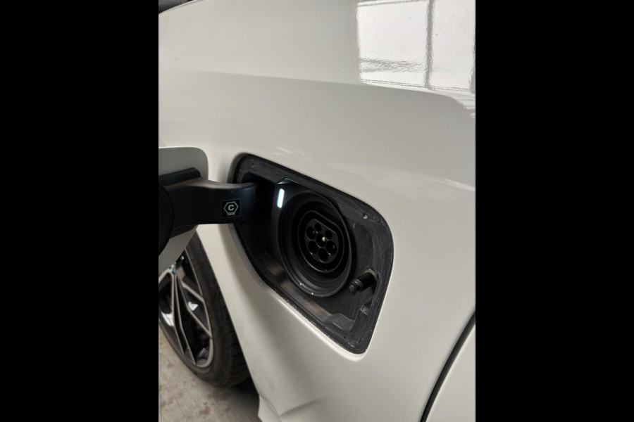 BMW 3 Serie Touring 320e Touring M-Sport PRO PHEV NAVIGATIE 360 CAMERA SPORT STOELEN HALF LEDEREN BEKLEDING BLACK STYLE