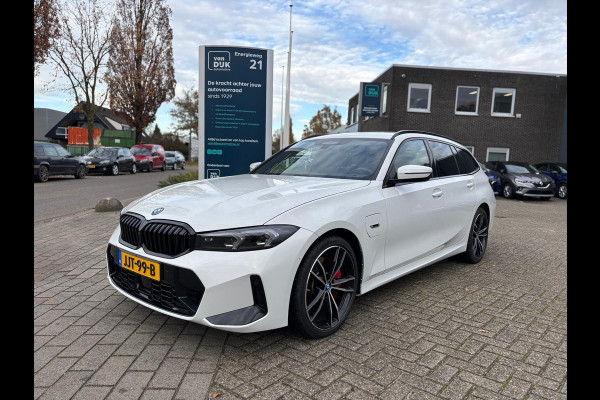 BMW 3 Serie Touring 320e Touring M-Sport PRO PHEV NAVIGATIE 360 CAMERA SPORT STOELEN HALF LEDEREN BEKLEDING BLACK STYLE