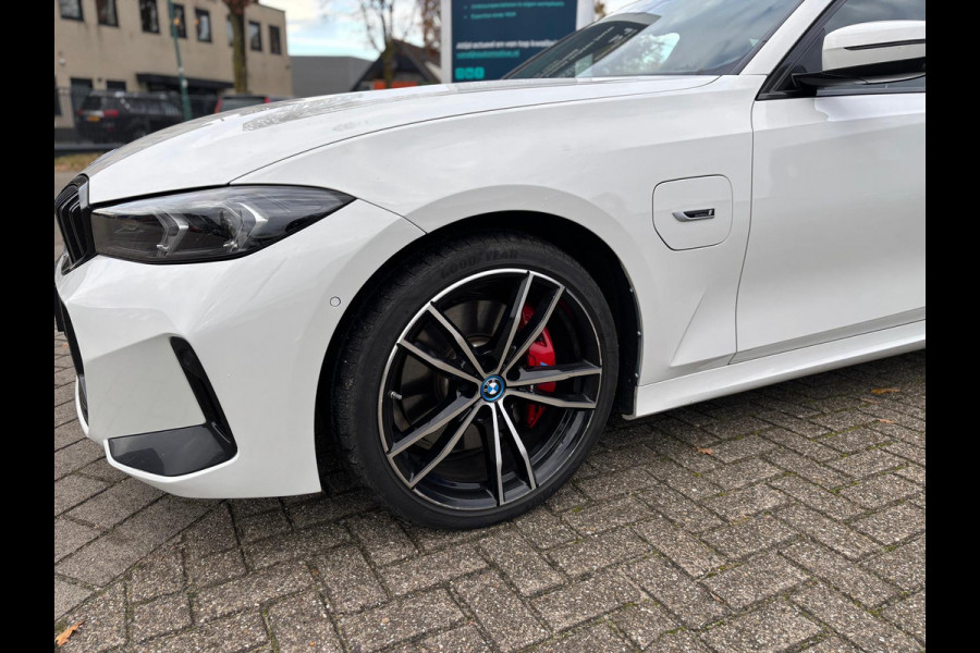 BMW 3 Serie Touring 320e Touring M-Sport PRO PHEV NAVIGATIE 360 CAMERA SPORT STOELEN HALF LEDEREN BEKLEDING BLACK STYLE