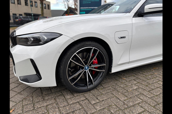 BMW 3 Serie Touring 320e Touring M-Sport PRO PHEV NAVIGATIE 360 CAMERA SPORT STOELEN HALF LEDEREN BEKLEDING BLACK STYLE