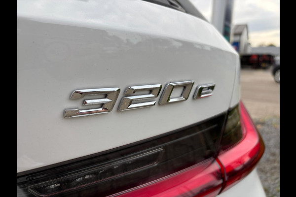 BMW 3 Serie Touring 320e Touring M-Sport PRO PHEV NAVIGATIE 360 CAMERA SPORT STOELEN HALF LEDEREN BEKLEDING BLACK STYLE