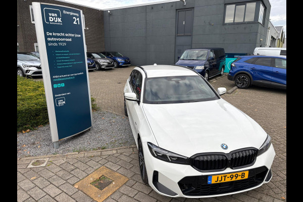 BMW 3 Serie Touring 320e Touring M-Sport PRO PHEV NAVIGATIE 360 CAMERA SPORT STOELEN HALF LEDEREN BEKLEDING BLACK STYLE