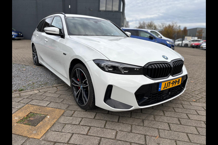 BMW 3 Serie Touring 320e Touring M-Sport PRO PHEV NAVIGATIE 360 CAMERA SPORT STOELEN HALF LEDEREN BEKLEDING BLACK STYLE