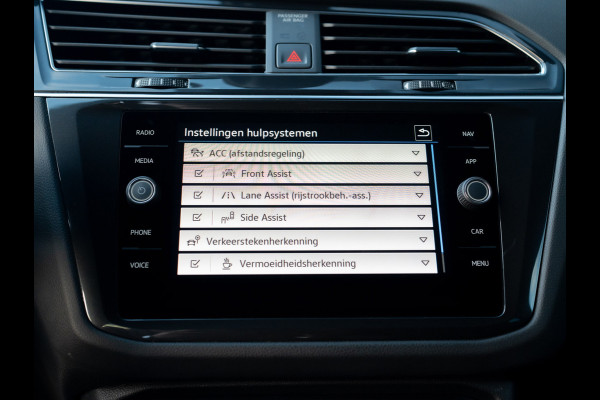 Volkswagen Tiguan 1.5 TSI R-Line Business+ | Side Assist | Keyless | 20'' | Camera | Elk. A-klep | IQ Light | Prijs Rijklaar!!
