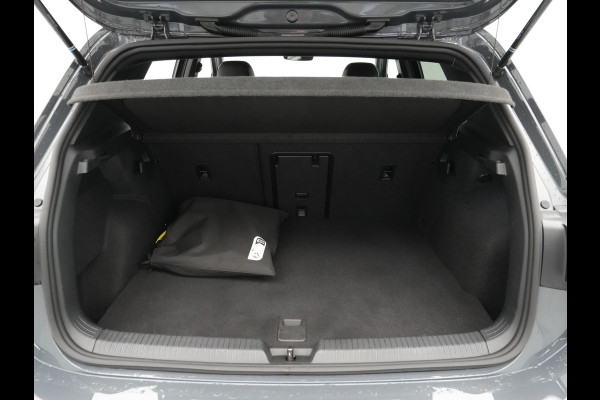 Volkswagen Golf 1.5 eHybrid 204pk 50 Edition Navigatie Camera Stoelverwarming Carplay Stoelmassage 143